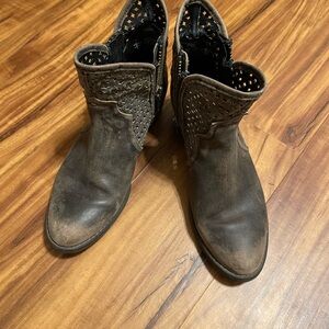 Brown Ankle Boots with Distressed Leather and Low Heel